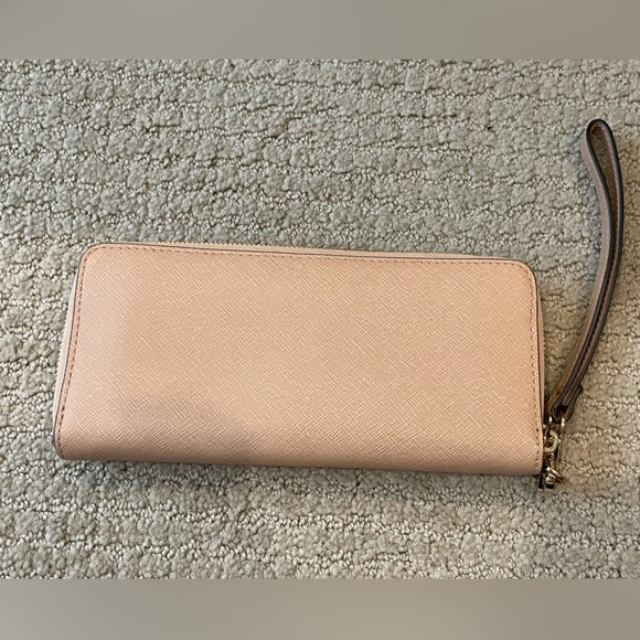 Michael Kors Jet Set Travel Continental Wallet in Blush - Picture 3 of 10